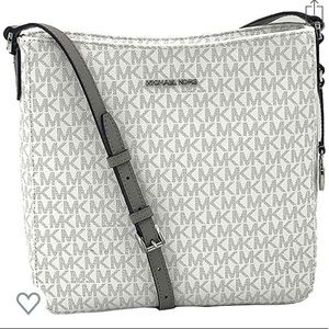 Michael Kors Jet Set Travel Messenger